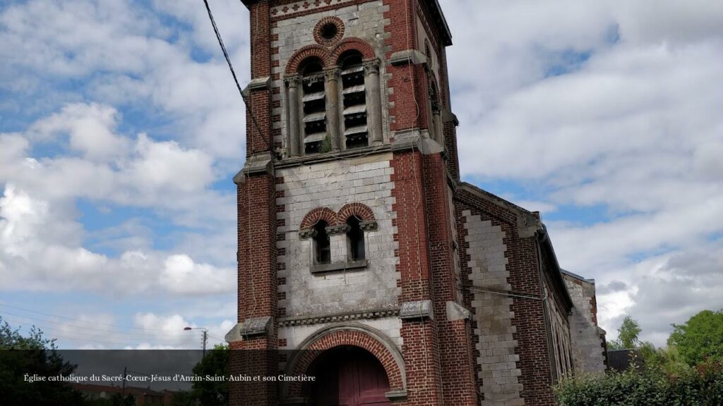 Église catholique du Sacré-Cœur-Jésus d'Anzin-Saint-Aubin et son Cimetière - Anzin-Saint-Aubin (Hauts-de-France)